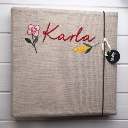 Fotoalbum s vyšitým jménem...