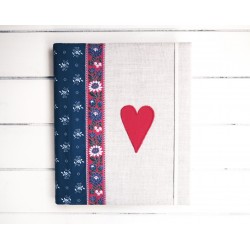 Tradiční fotoalbum se srdcem