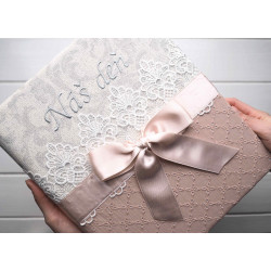 svatební album s nápisem