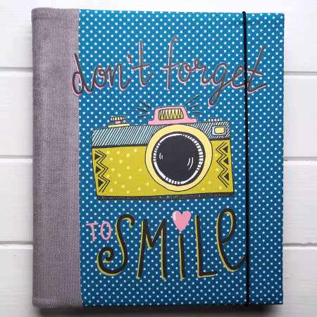 Handmade samolepicí fotoalbum s foťákem – Don’t forget to smile
